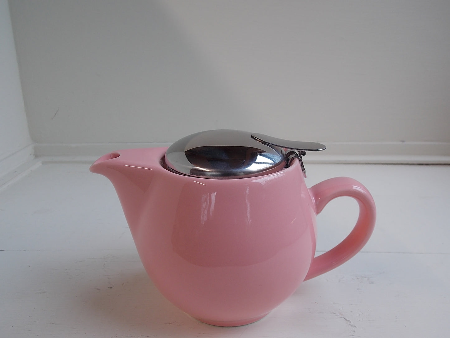 Small Retro Style Infuser Teapot.( Different colour options available.)