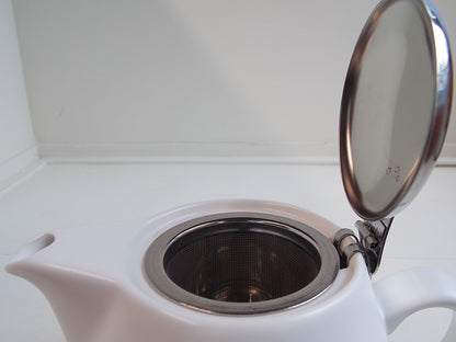 Small Retro Style Pot Bellied Infuser Teapot Black